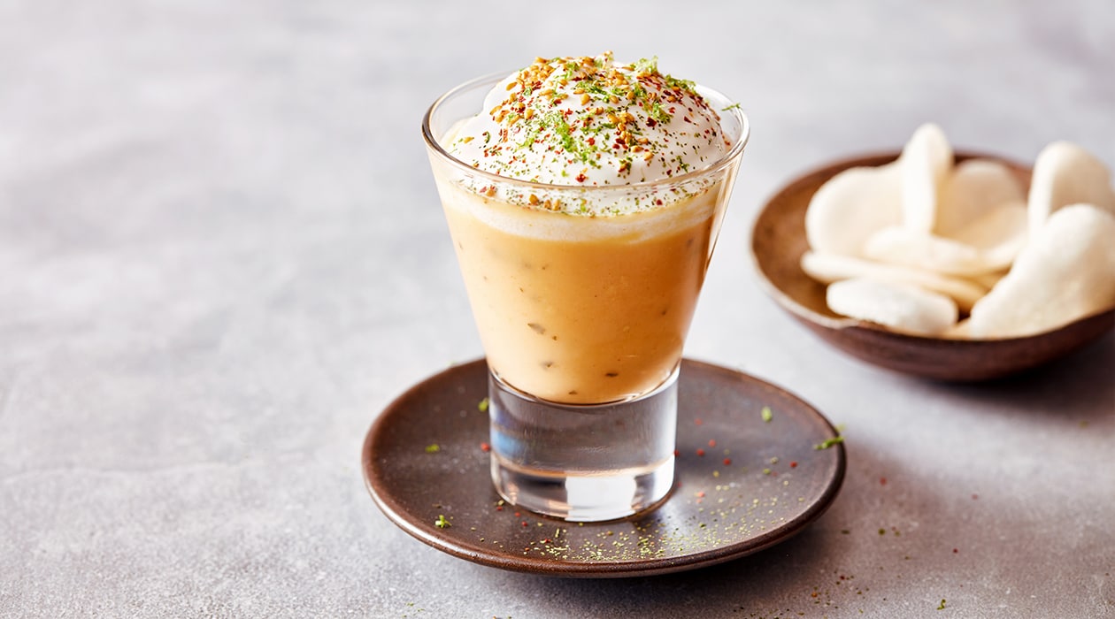 Thaise rode curry soepamuse met kokosschuim